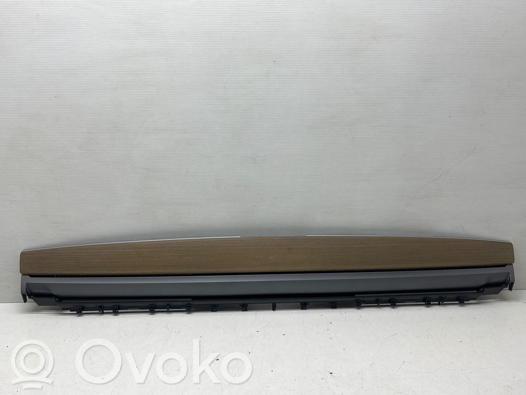 Tesla Model 3 Kita panelės detalė 