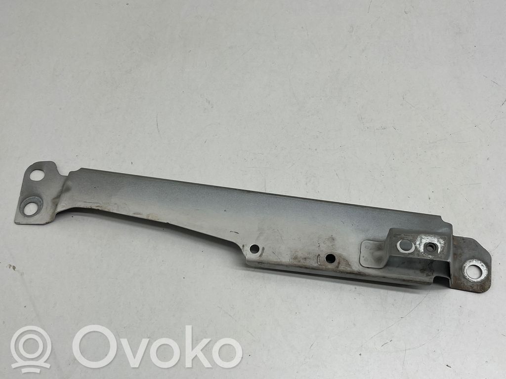 Volvo S60 Uchwyt / Mocowanie błotnika przedniego 