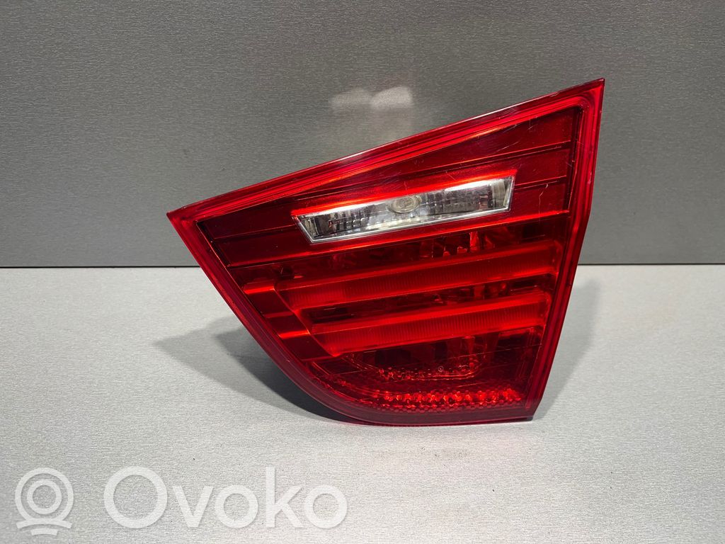 Lampy tylnej klapy bagażnika   7288439