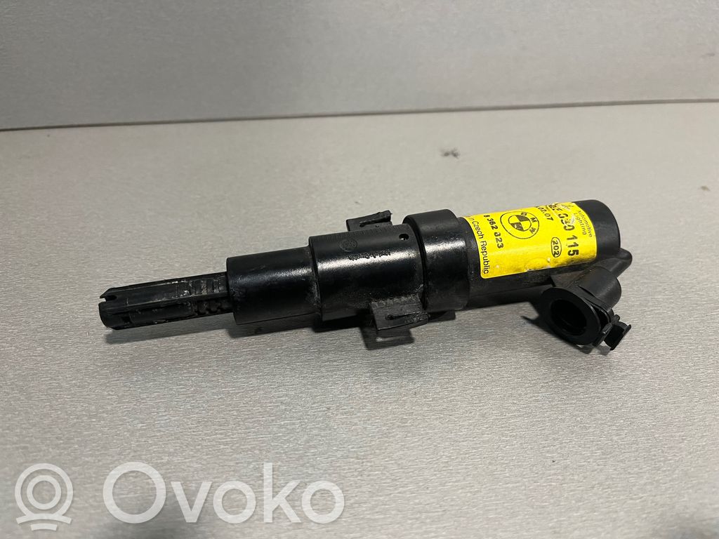BMW 3 E46 Dysza spryskiwacza lampy przedniej 