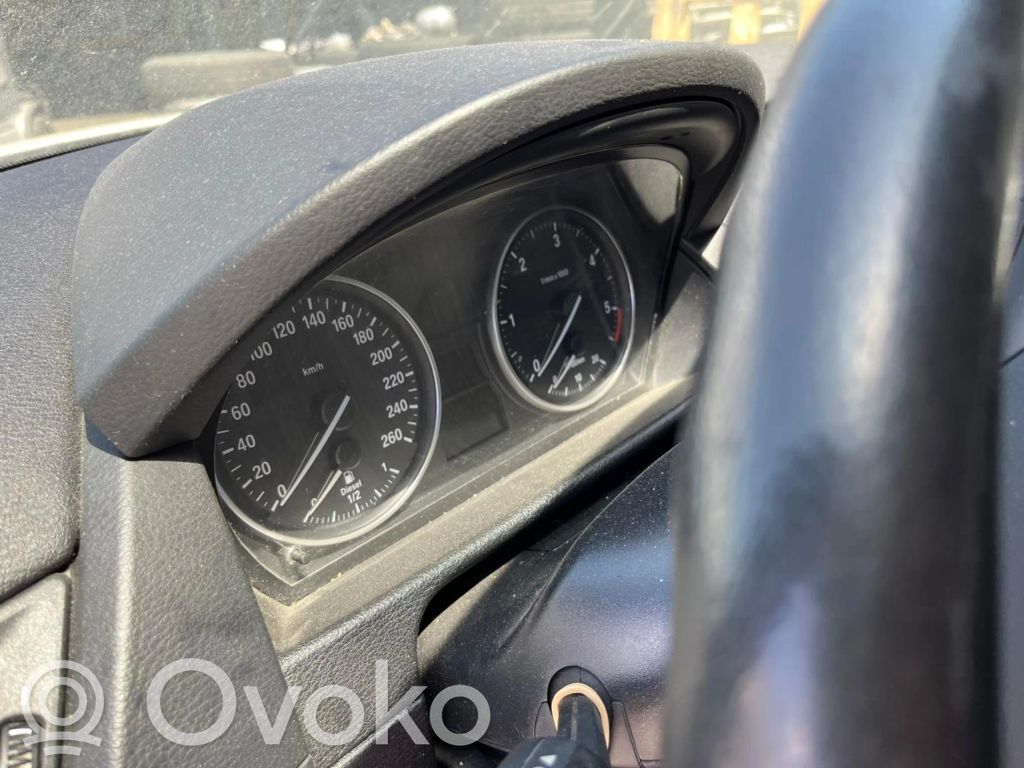 Geschwindigkeitsmesser Cockpit