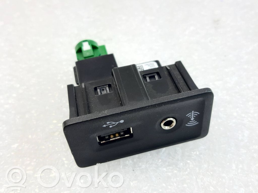 Разъем USB   95B035252A