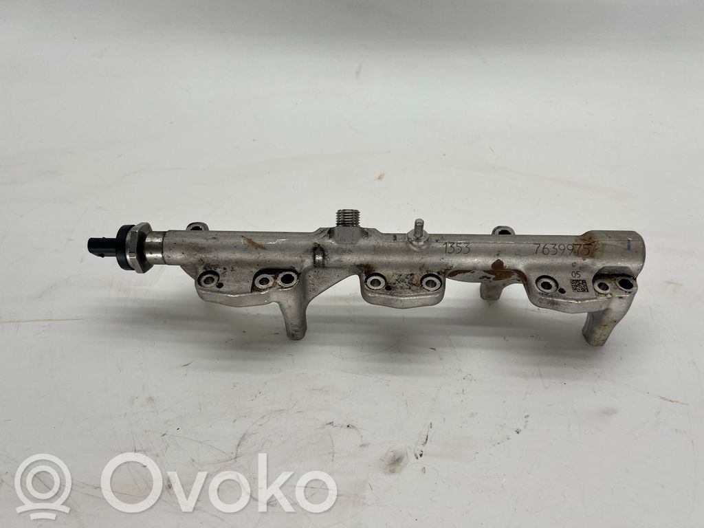 BMW 1 F20 F21 Listwa wtryskowa 