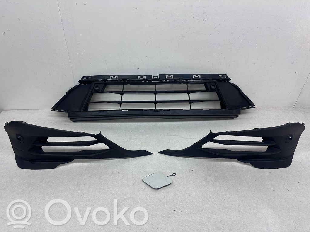 BMW 2 F45 Rejilla inferior del parachoques delantero 