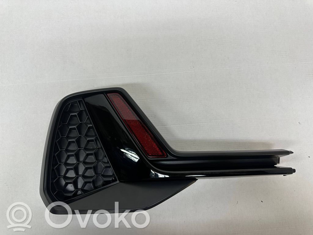 Audi A1 Grotelės apatinės (trijų dalių) 