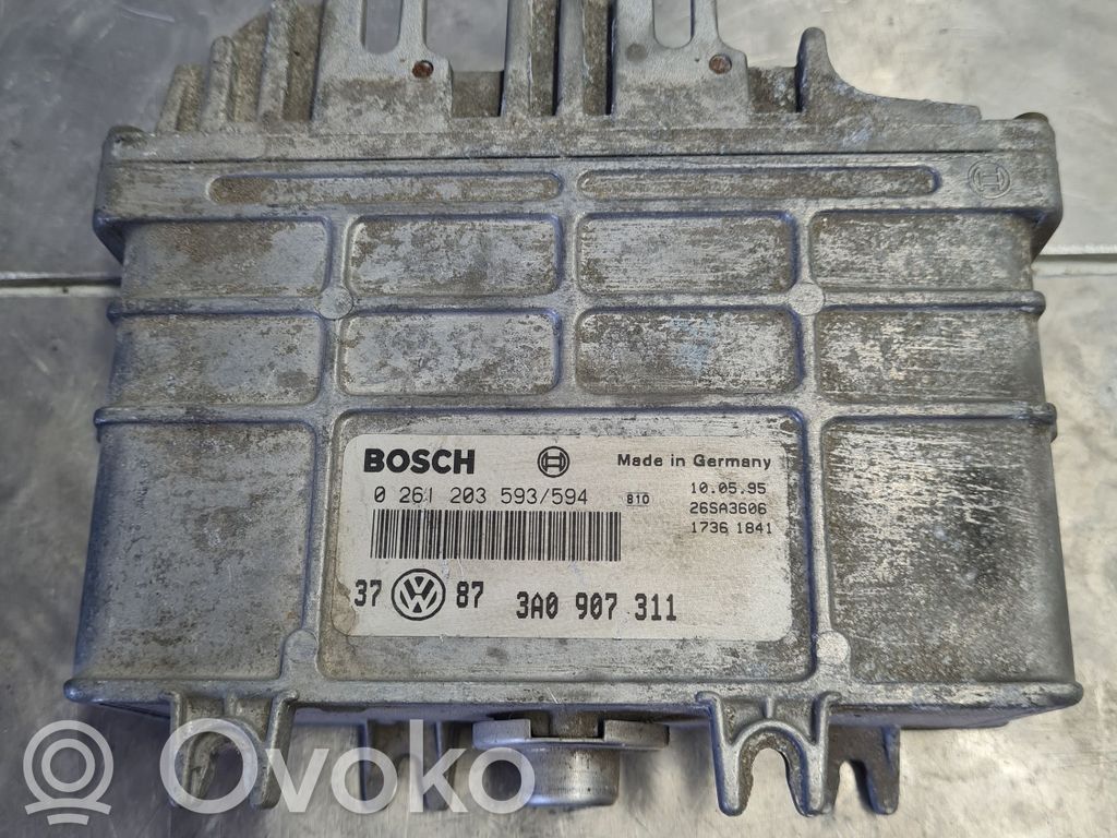 Volkswagen Golf III Engine control unit/module 