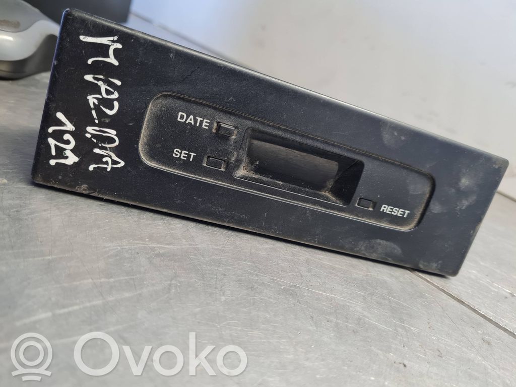 Mazda 323 F Screen/display/small screen 