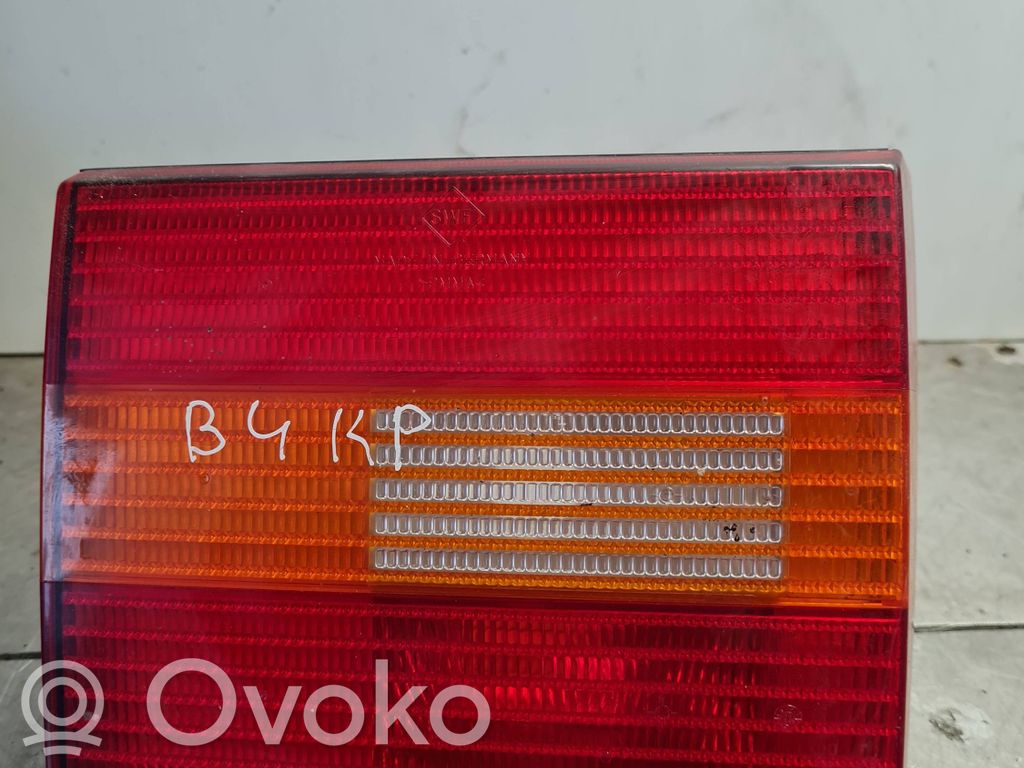 Volkswagen PASSAT B4 Lampy tylnej klapy bagażnika 
