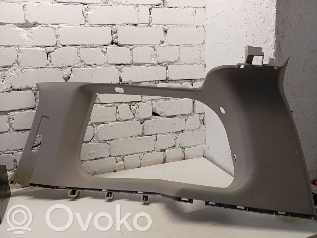 Infiniti QX56 Untere Seitenverkleidung Kofferraum 
