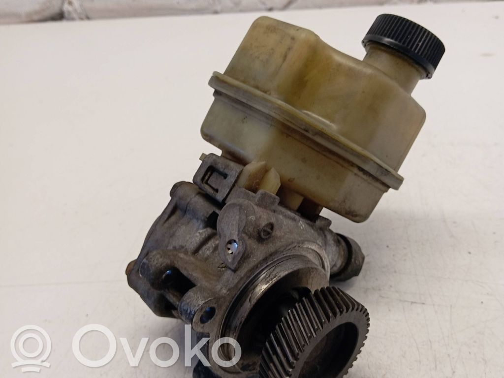 Mazda 121 SM Power steering pump 