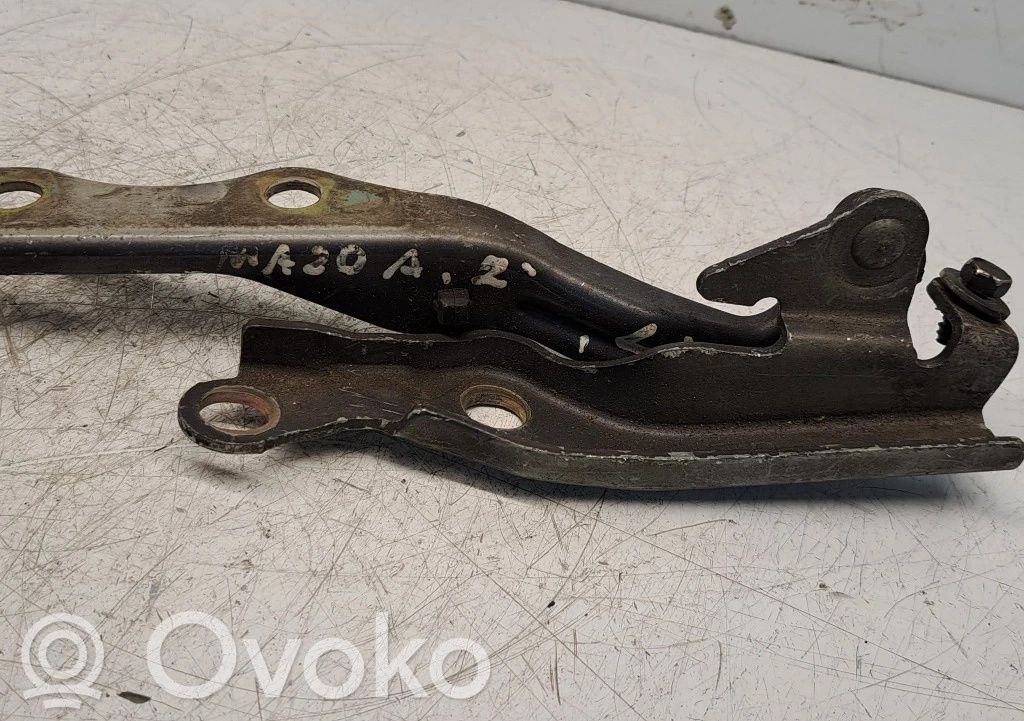 Engine bonnet/hood hinges