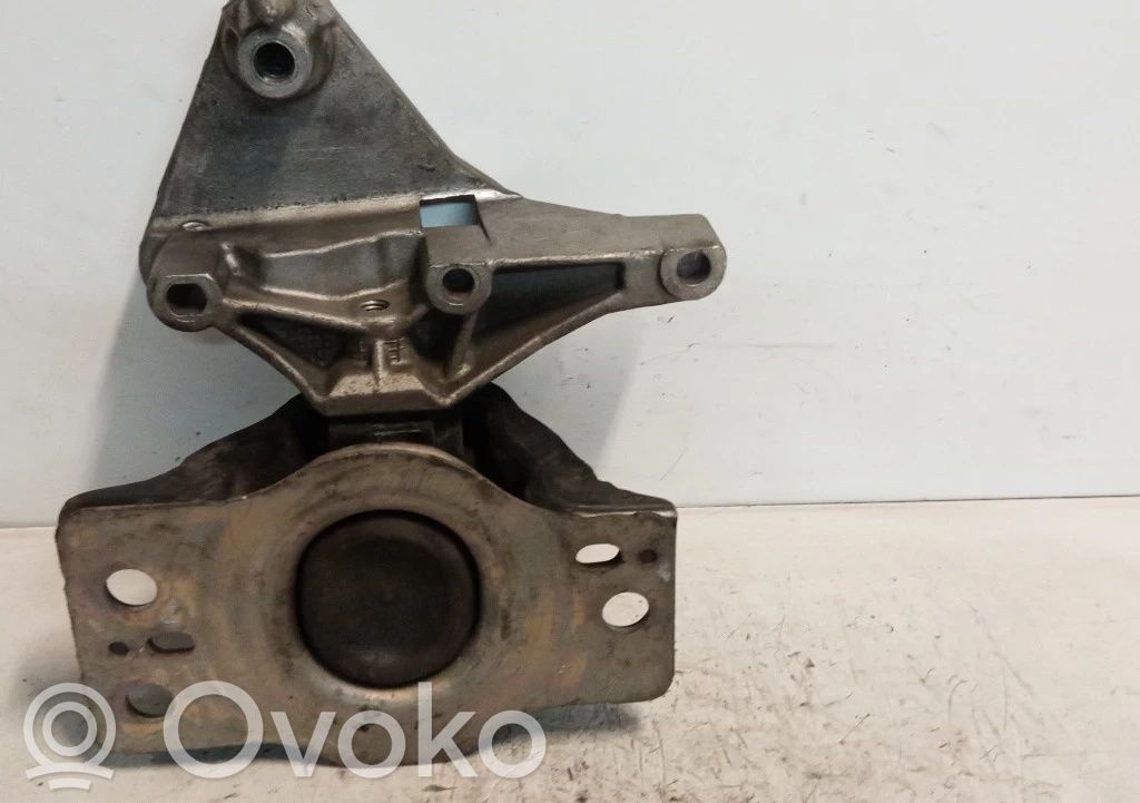 Dacia Logan I Engine mount vacuum valve 