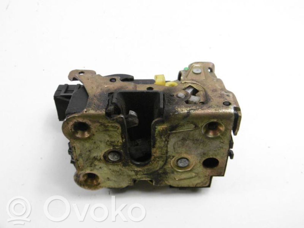 Opel Movano A Front door lock 