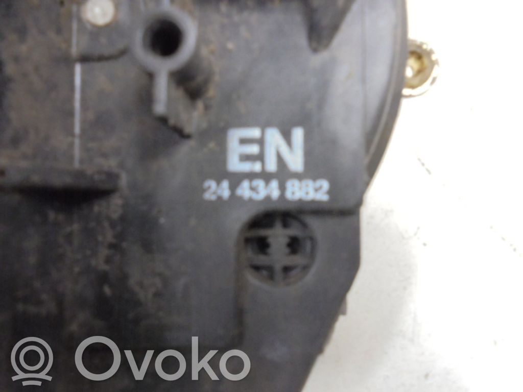 Opel Corsa C Priekšpusē slēdzene 