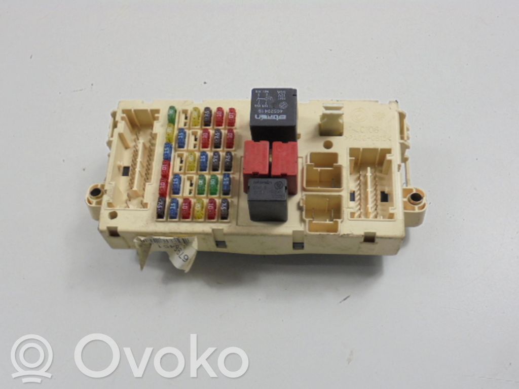 Fiat Punto (188) Saugiklių dėžė (komplektas) 