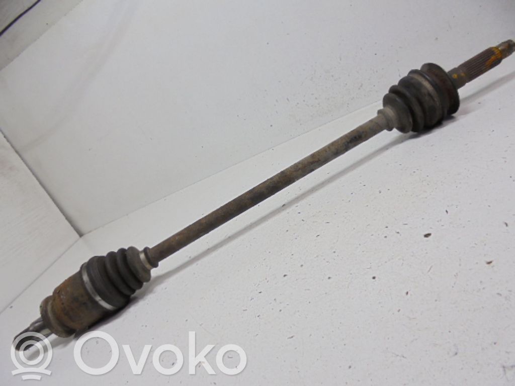 Subaru Outback Kardanas komplekte 