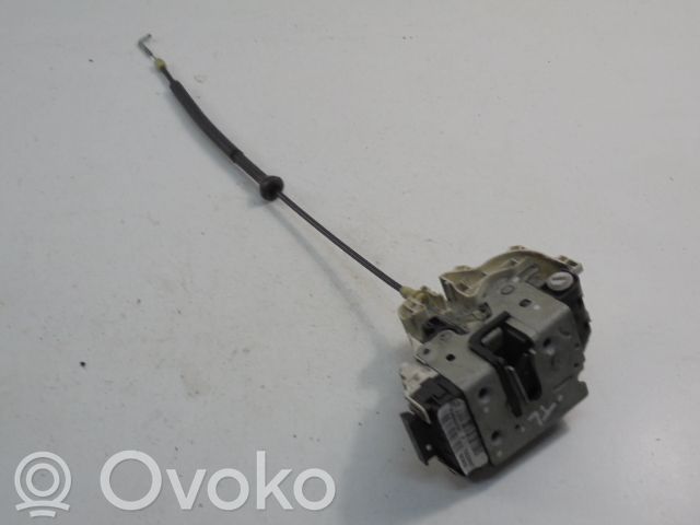 Dodge Avenger Takaoven lukko 