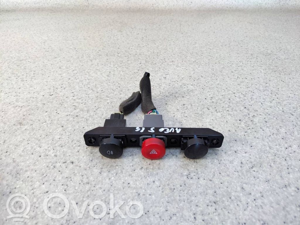 Botón interruptor de luz de peligro