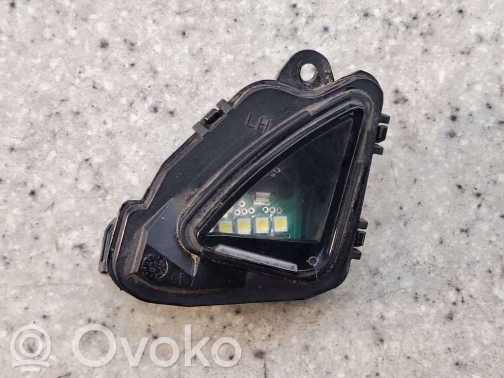 Skoda Superb B8 (3V) Parte dello specchietto retrovisore della portiera anteriore 