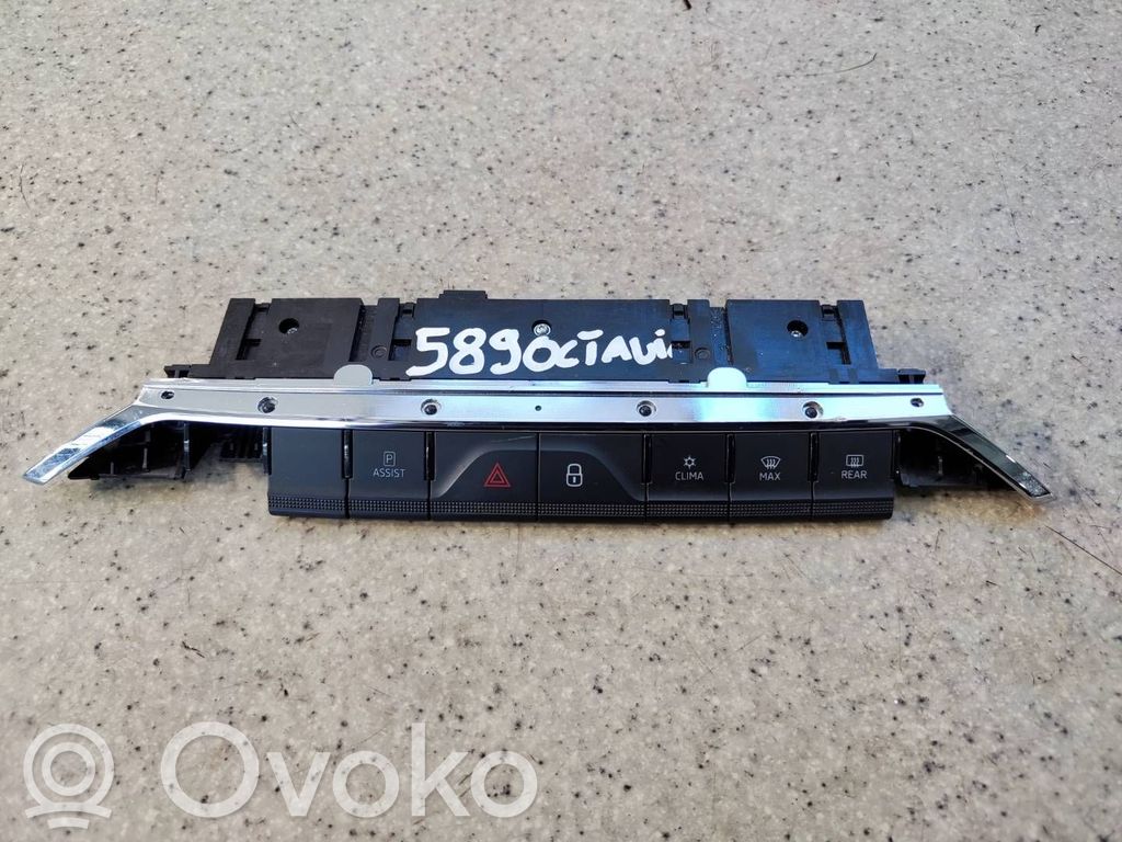 Skoda Octavia Mk4 Botón interruptor de luz de peligro 