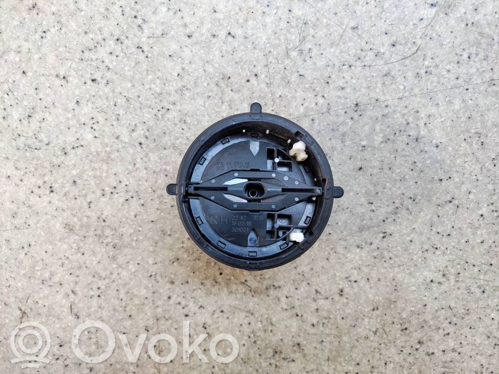 Volkswagen Golf VII Element lusterka bocznego drzwi 