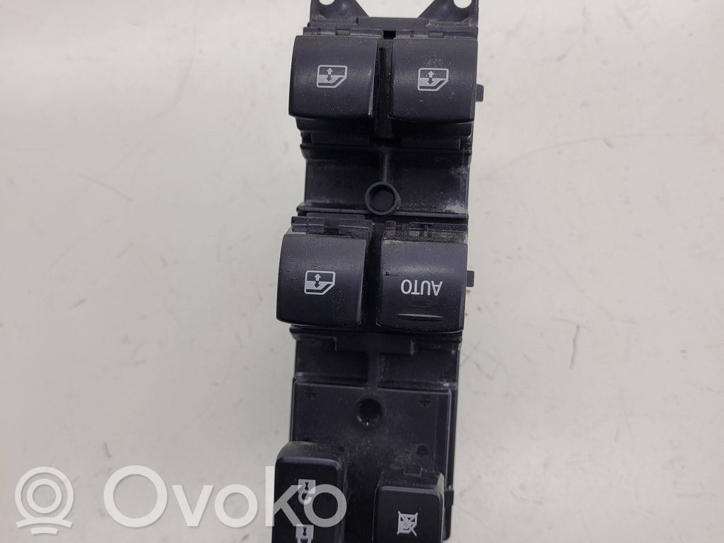 Mitsubishi Outlander Electric window control switch 