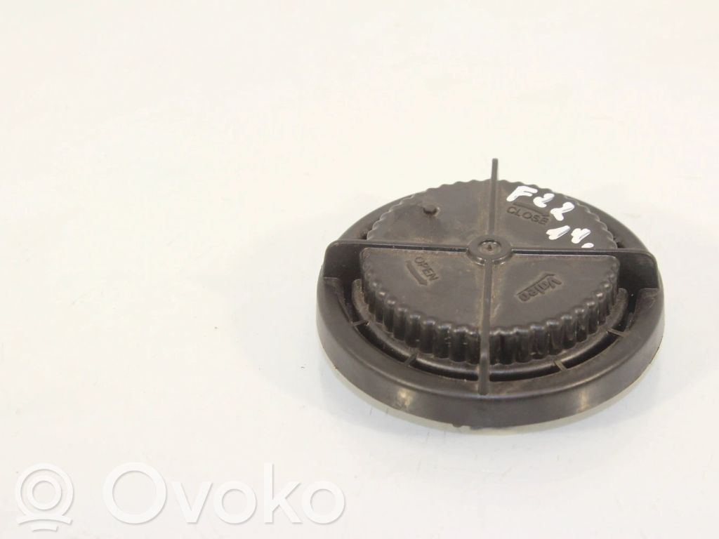 BMW 2 F22 F23 Osłona żarówki lampy przedniej 