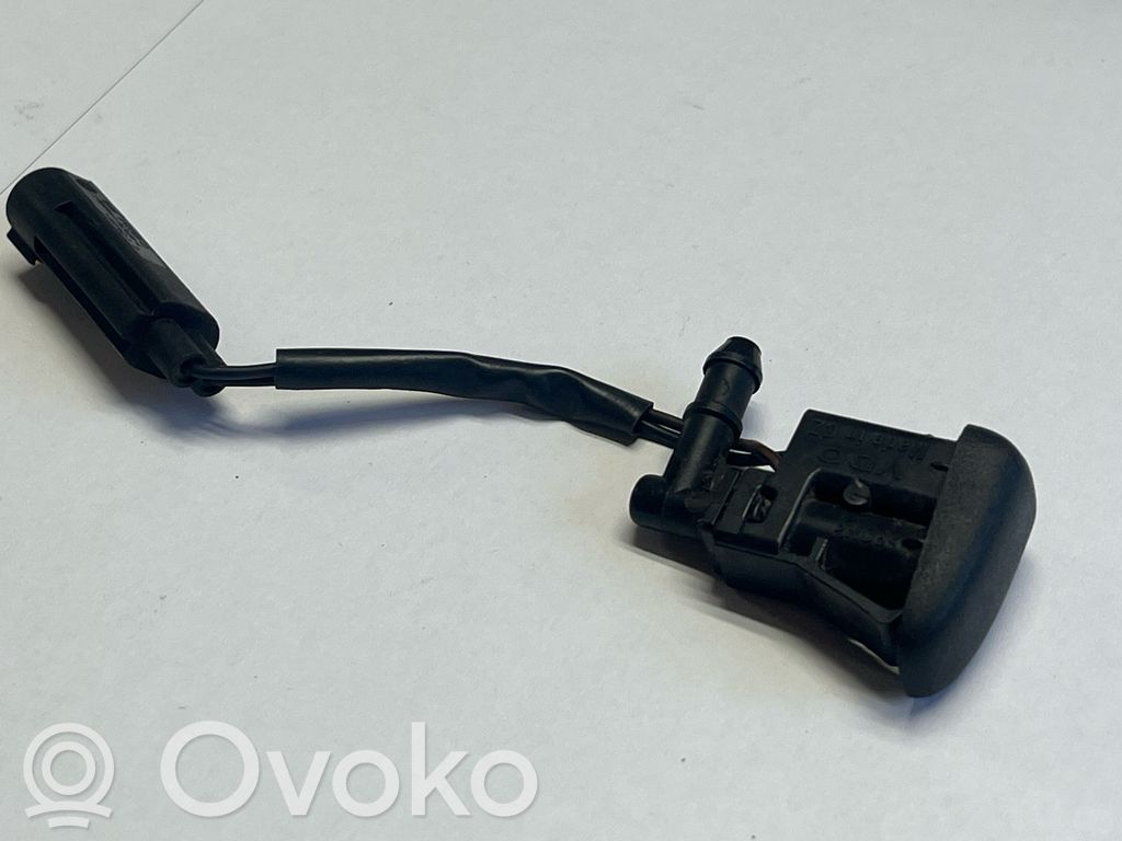 Windshield washer spray nozzle   8365385