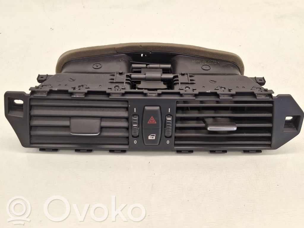 BMW 5 E60 E61 Centrinės oro grotelės 