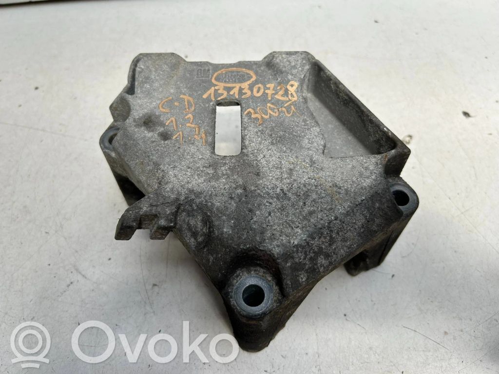 Engine mounting bracket   13130728,74334