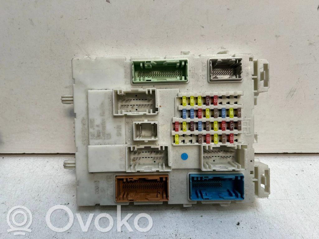Ford Focus Ramka / Moduł bezpieczników 
