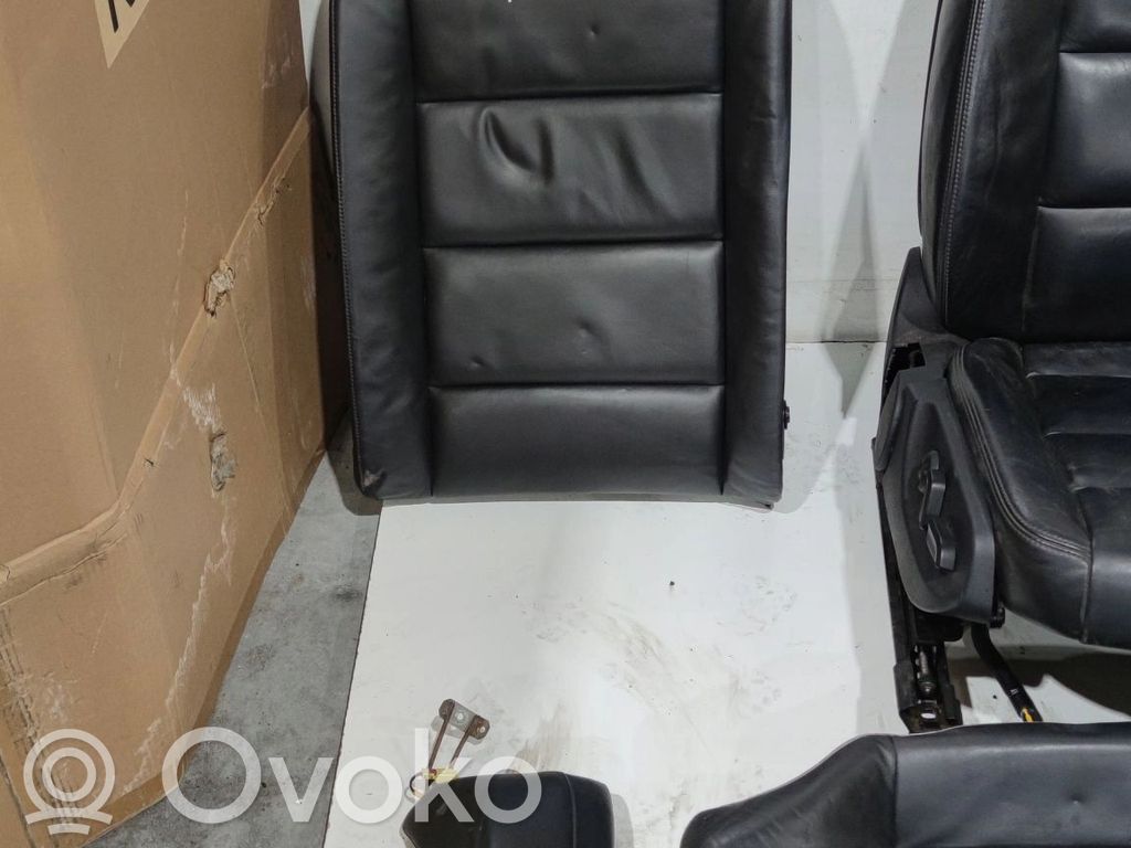 Seat set   4F0