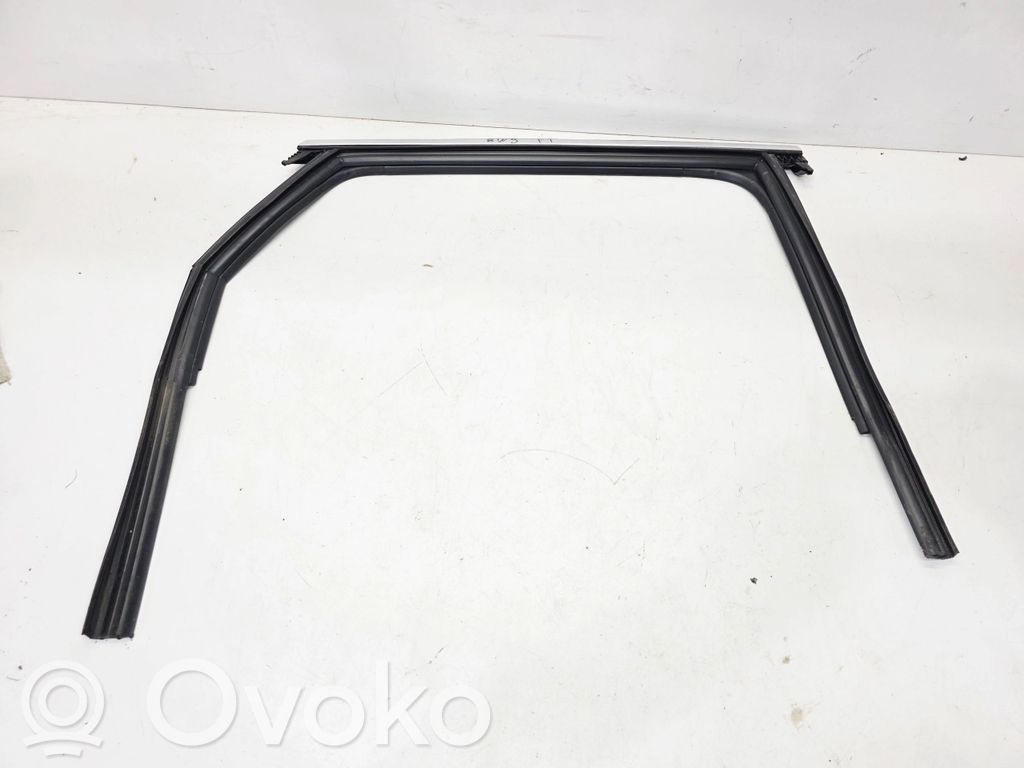 Audi A4 S4 B9 Gumowa uszczelka drzwi tylnych 
