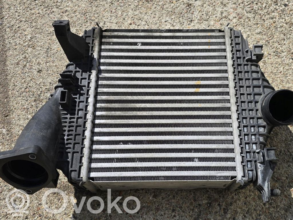 Lamborghini Urus Interkūlerio radiatorius 