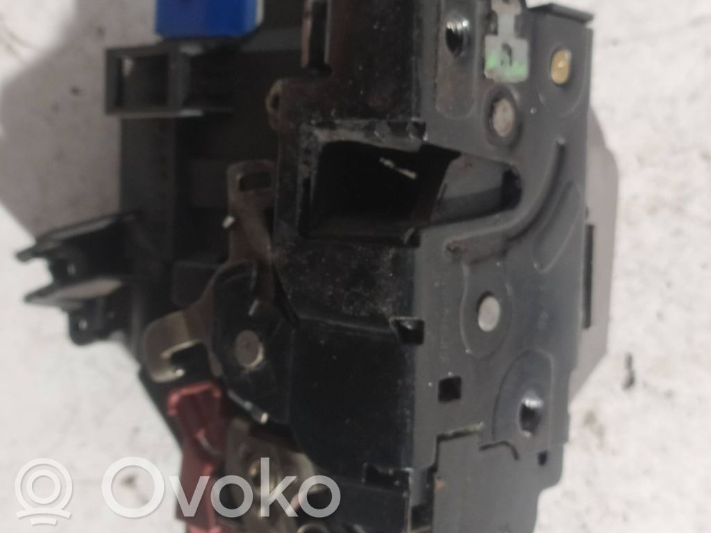 Audi A3 S3 8P Front door lock 