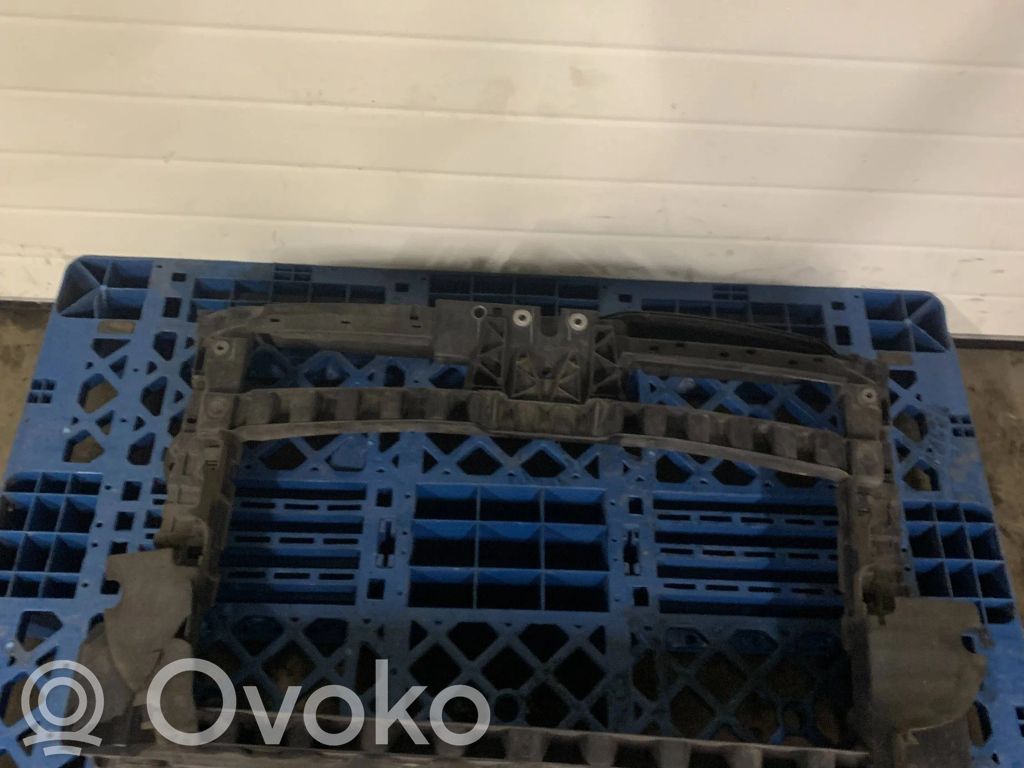 Volkswagen Golf VI Pas przedni 