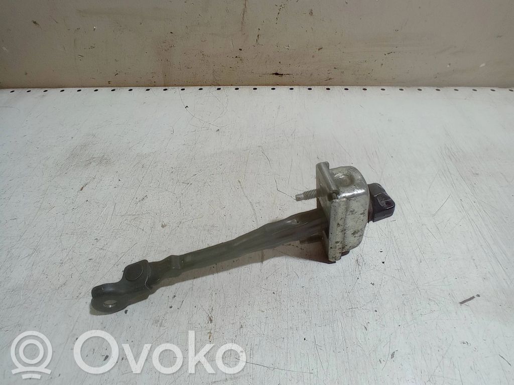 Opel Astra J Takaoven pidätin 