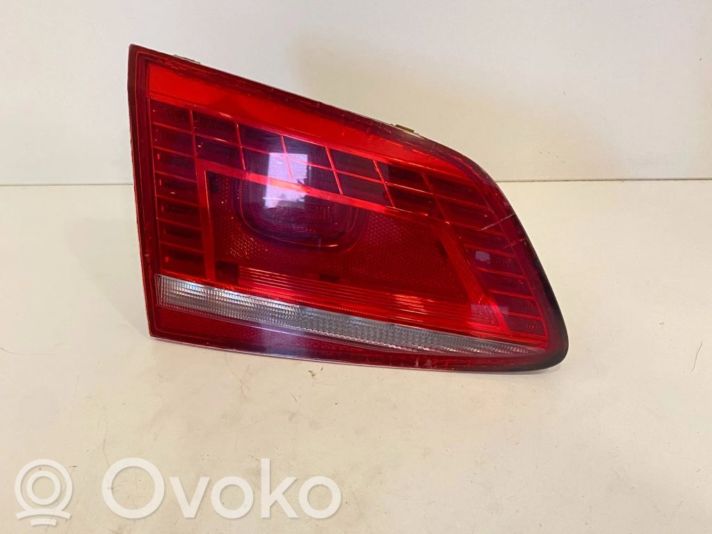 Volkswagen PASSAT B7 Lampy tylnej klapy bagażnika 