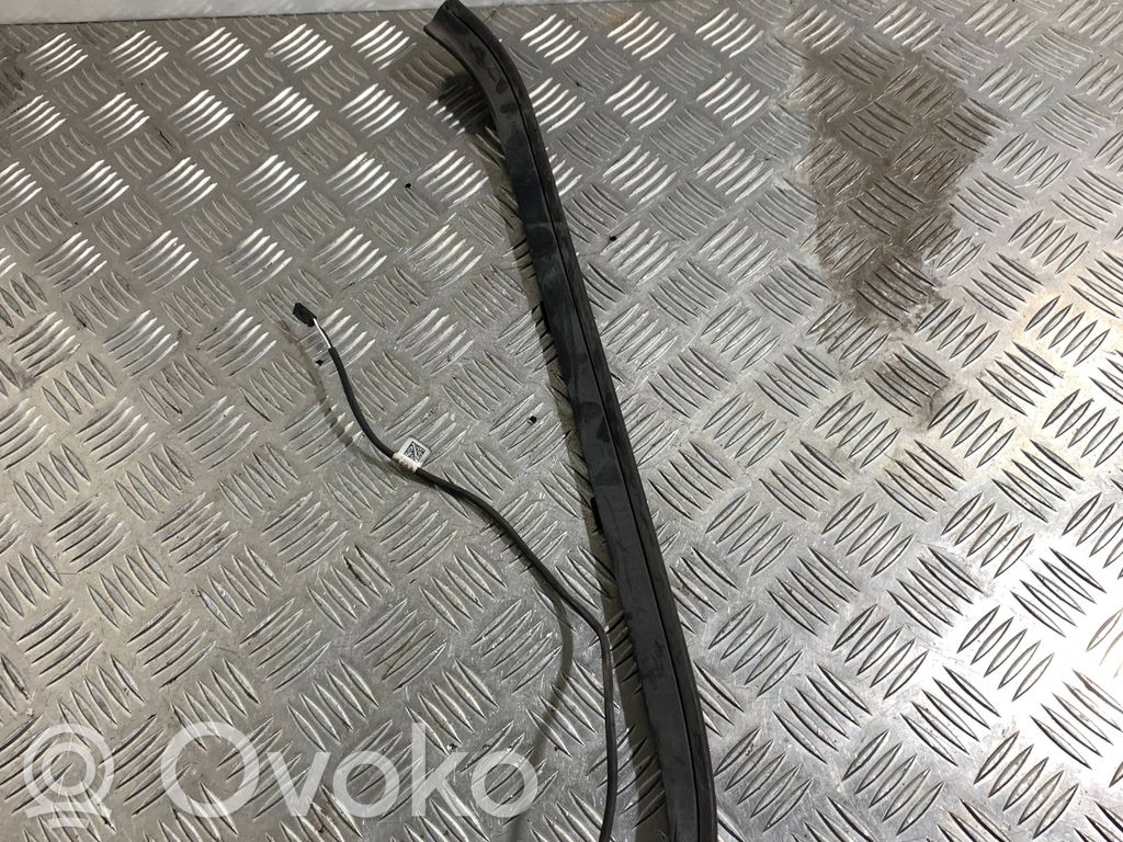 Volkswagen Touareg II Czujnik otwarcia klapy bagażnika 