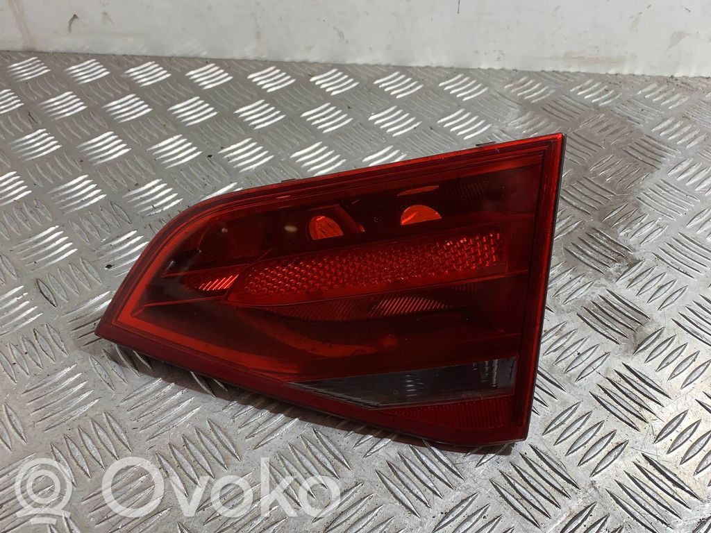 Audi A4 S4 B8 8K Aizmugurējais lukturis pārsegā 