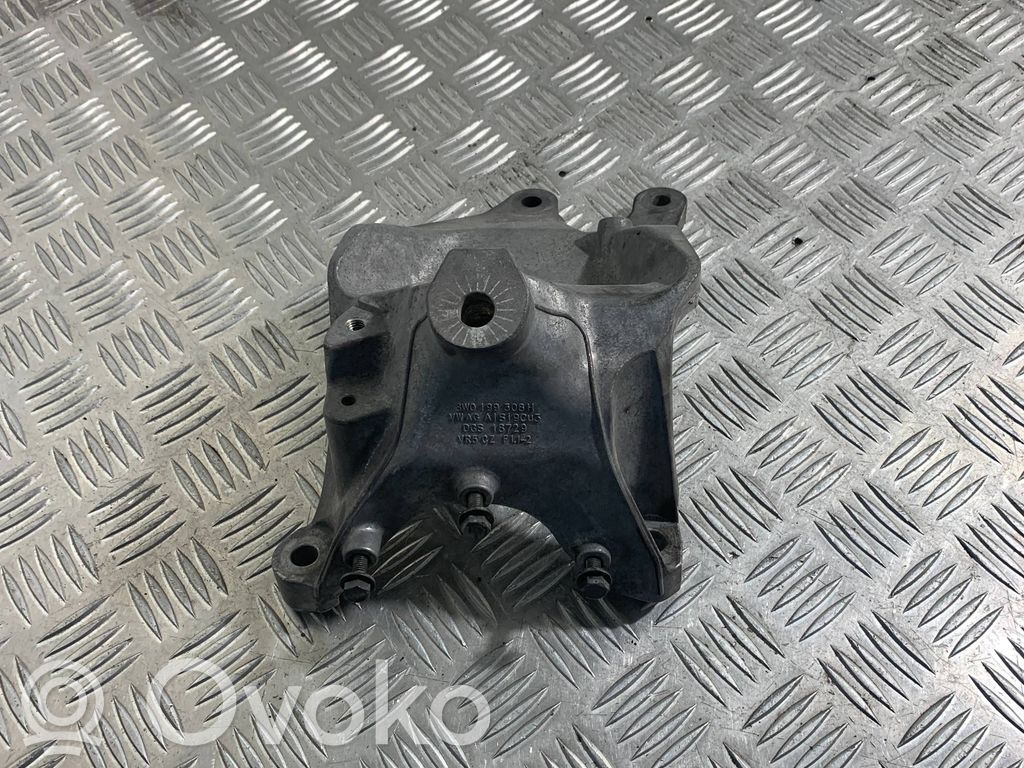 Audi Q7 4M Engine mounting bracket 