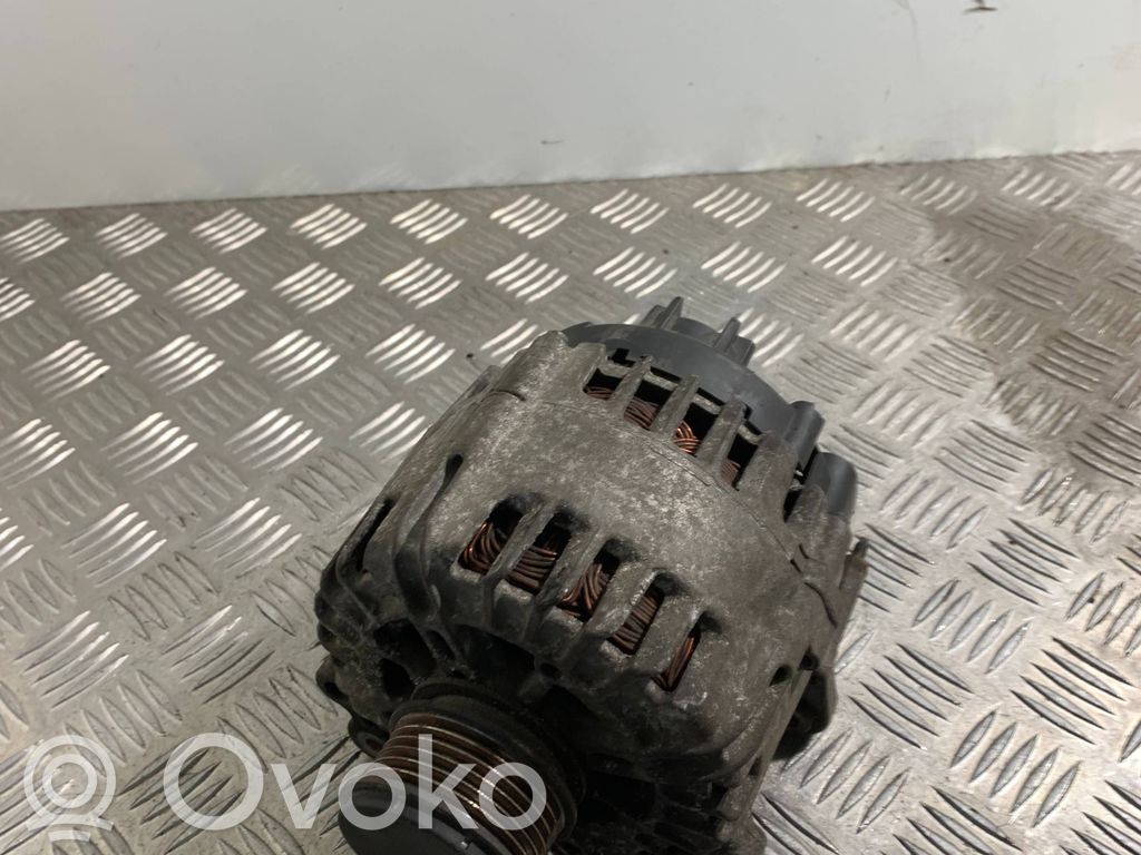 Volkswagen PASSAT B7 Generator/alternator 