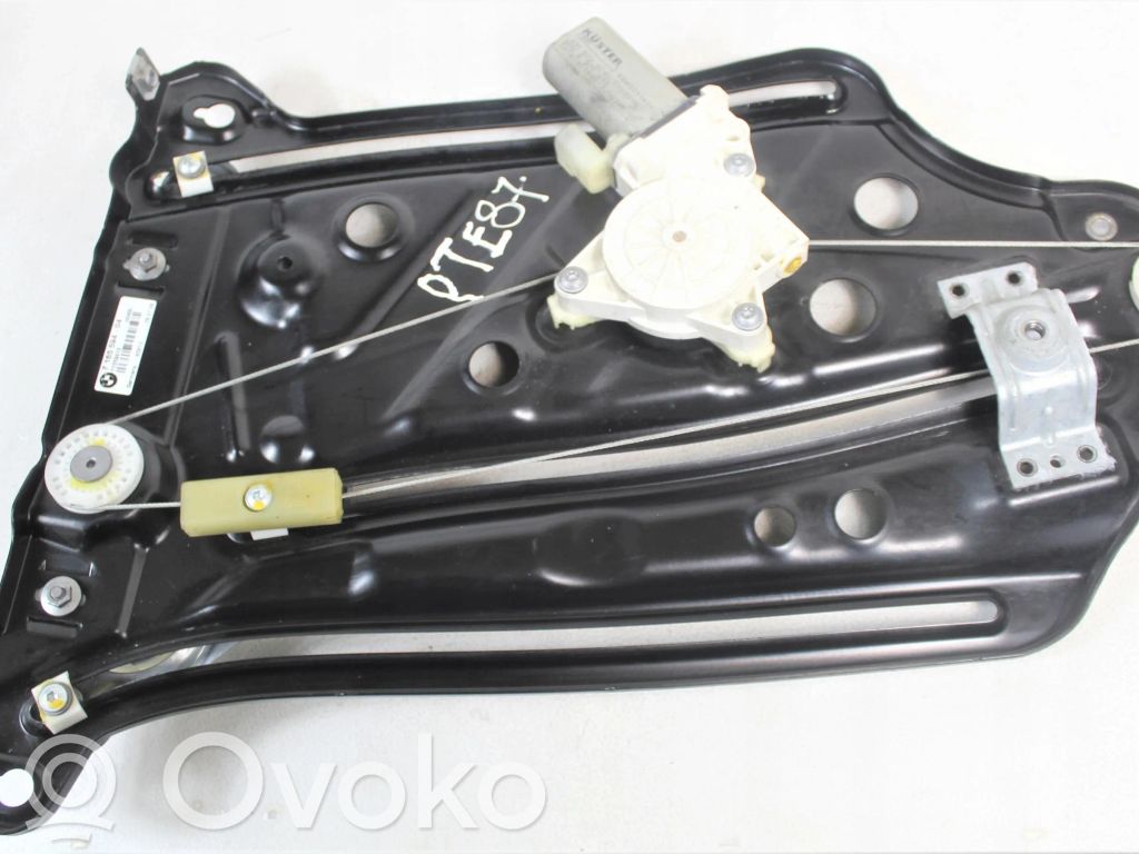 BMW 1 E82 E88 Regulador con motor de la ventanilla de la puerta corredera 