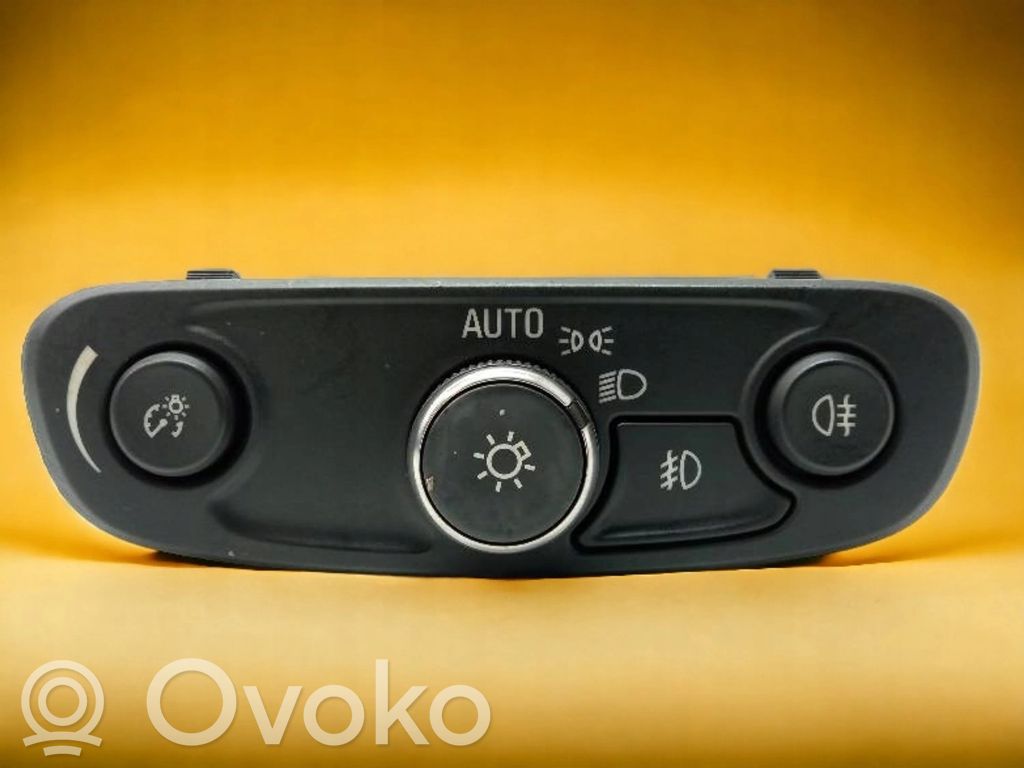 Opel Insignia B Light switch 