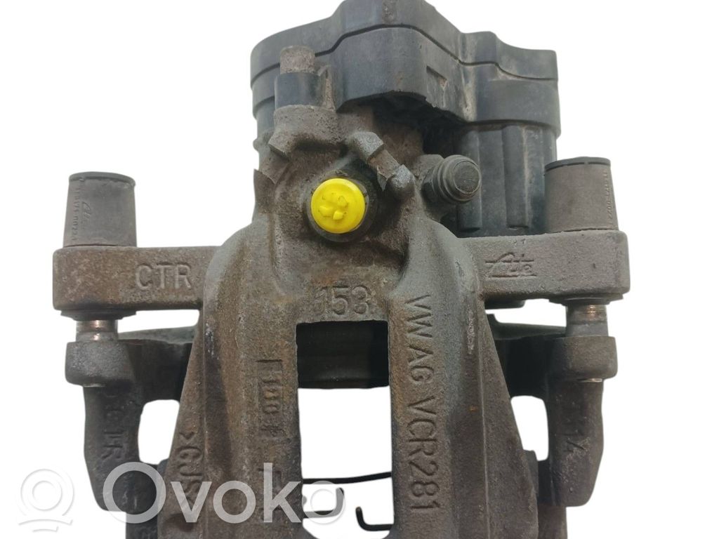 Skoda Octavia Mk4 Zacisk hamulcowy przedni 