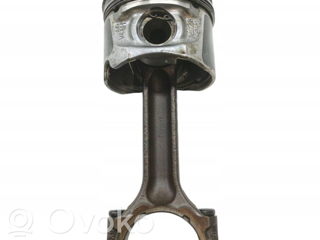 Renault Maxity Piston with connecting rod 