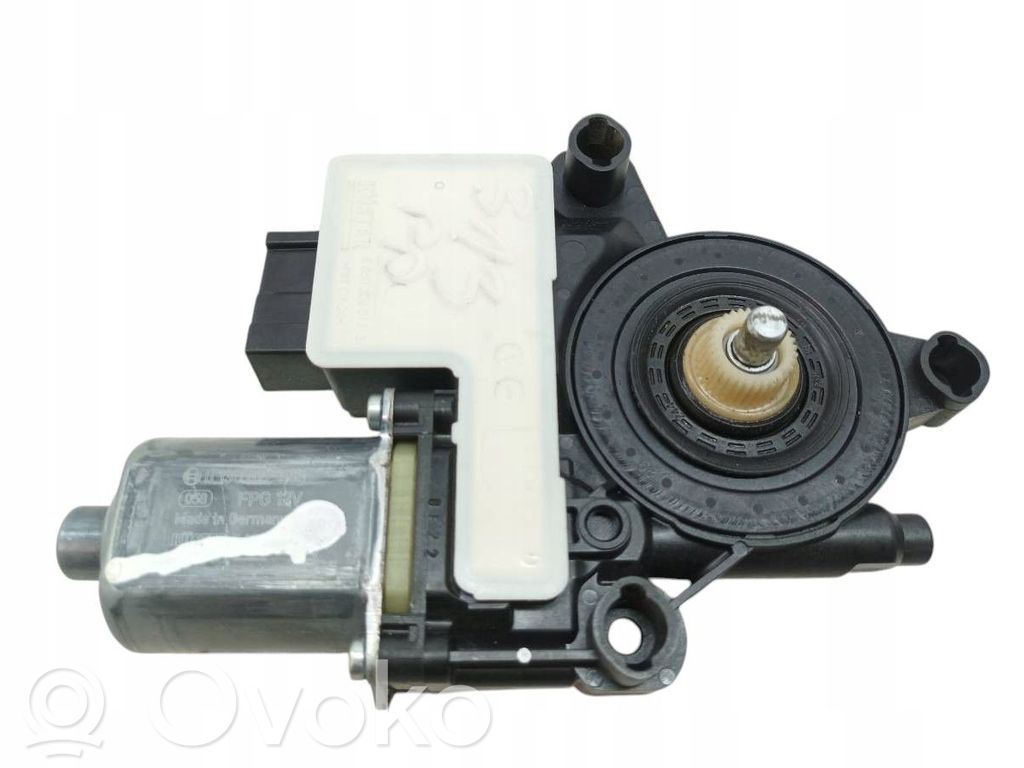 Skoda Fabia Mk3 (NJ) Silnik regulatora szyby drzwi przednich 