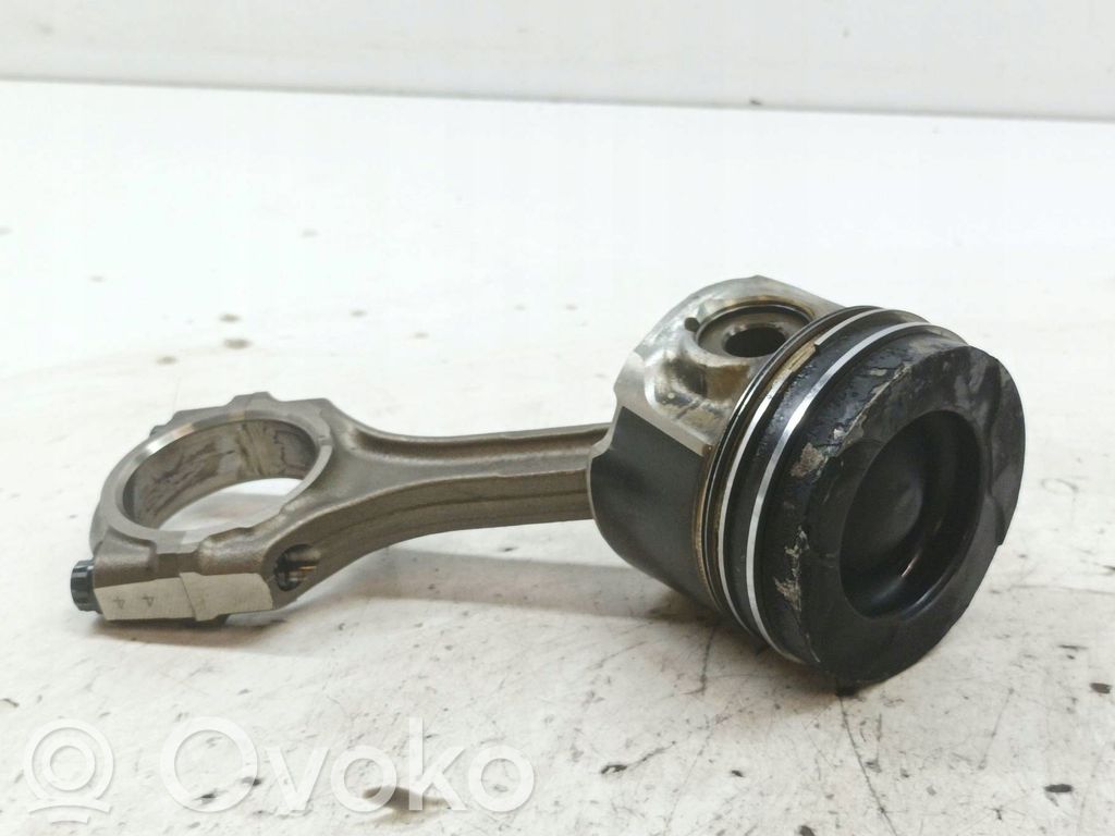 Toyota Avensis T250 Pistón con biela 