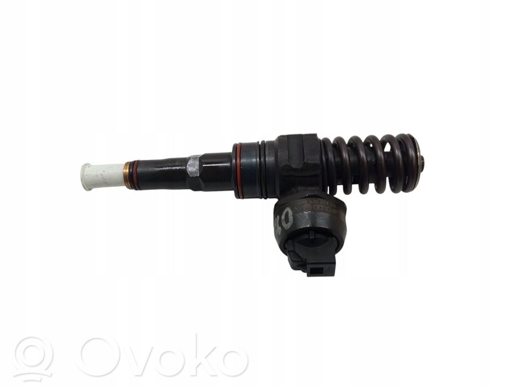 Volkswagen Golf IV Inyector de combustible 