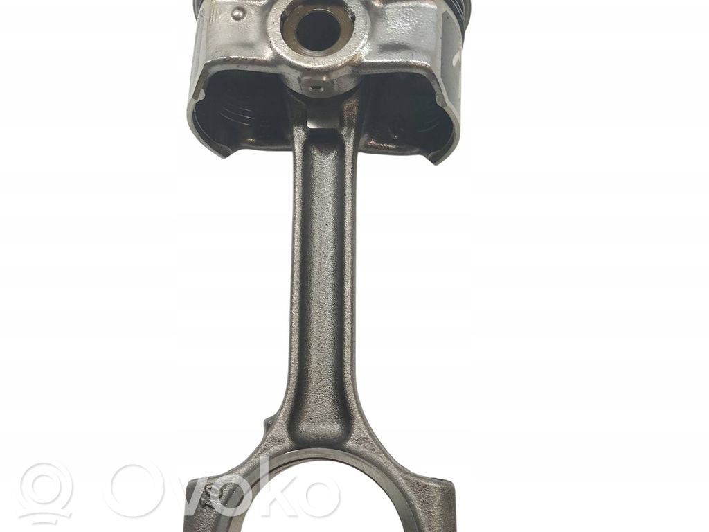 Dacia Duster II Piston avec bielle 